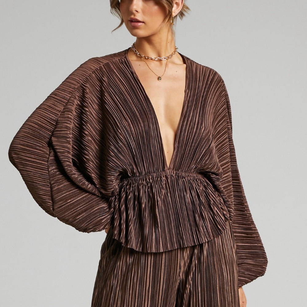 Showpo Wiluna Plisse Top in Chocolate - Large